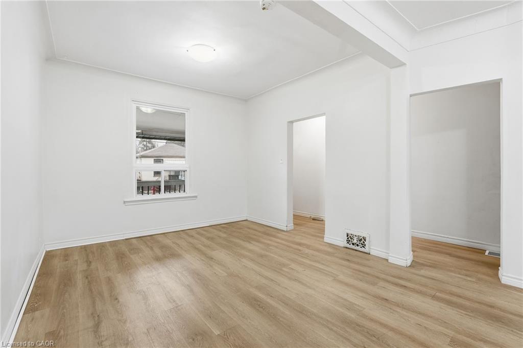 39 Burlington Street E Property Photo 5