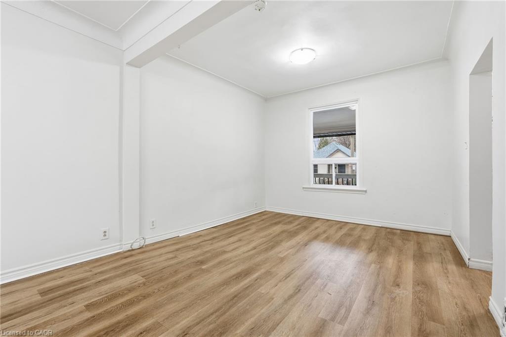 39 Burlington Street E Property Photo 6