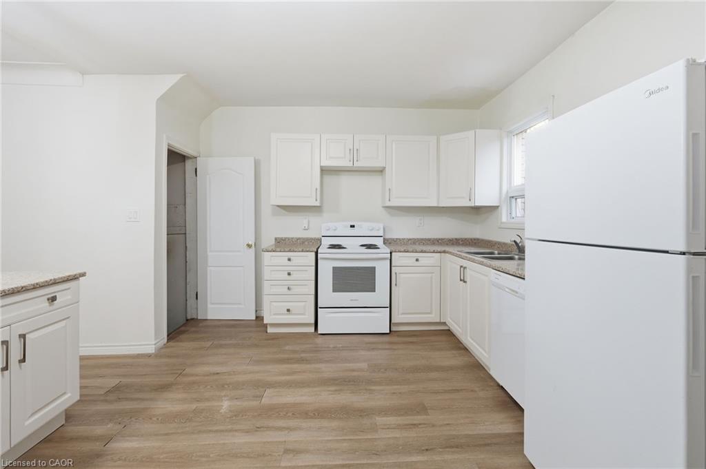39 Burlington Street E Property Photo 10