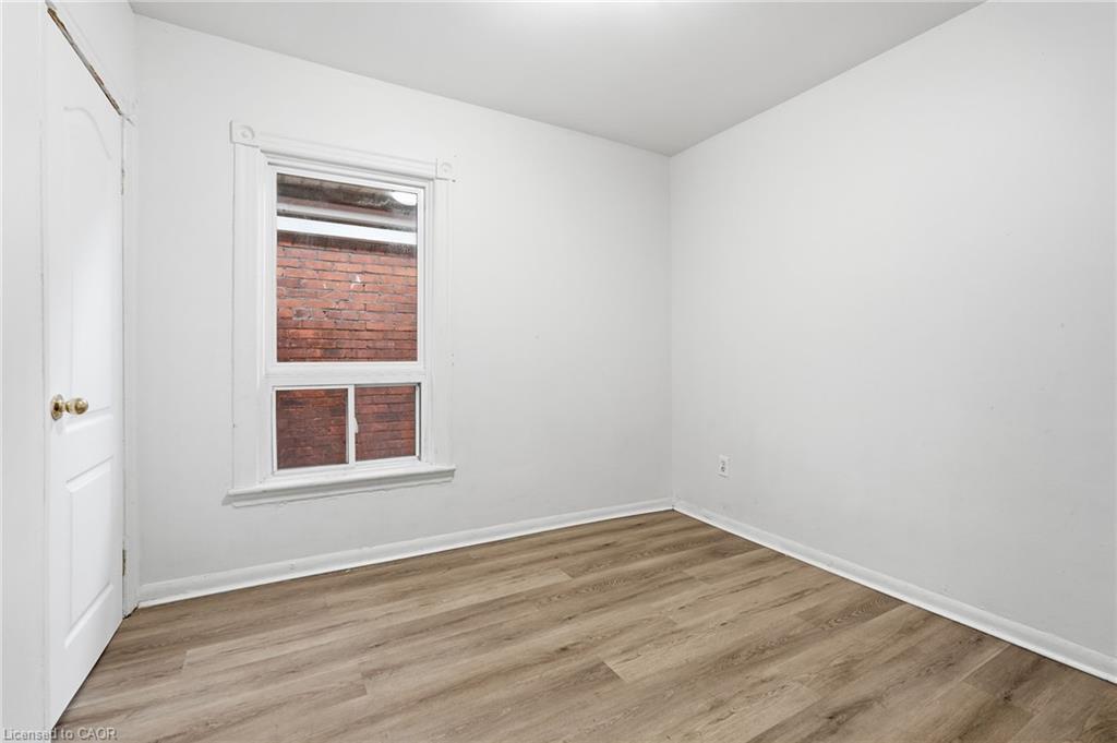 39 Burlington Street E Property Photo 17