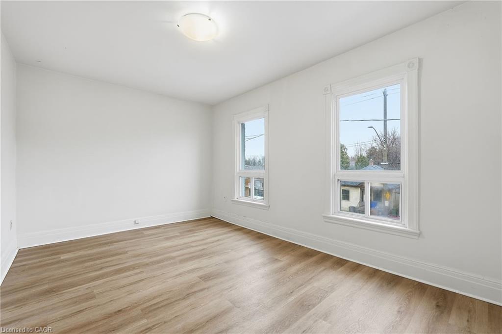 39 Burlington Street E Property Photo 21