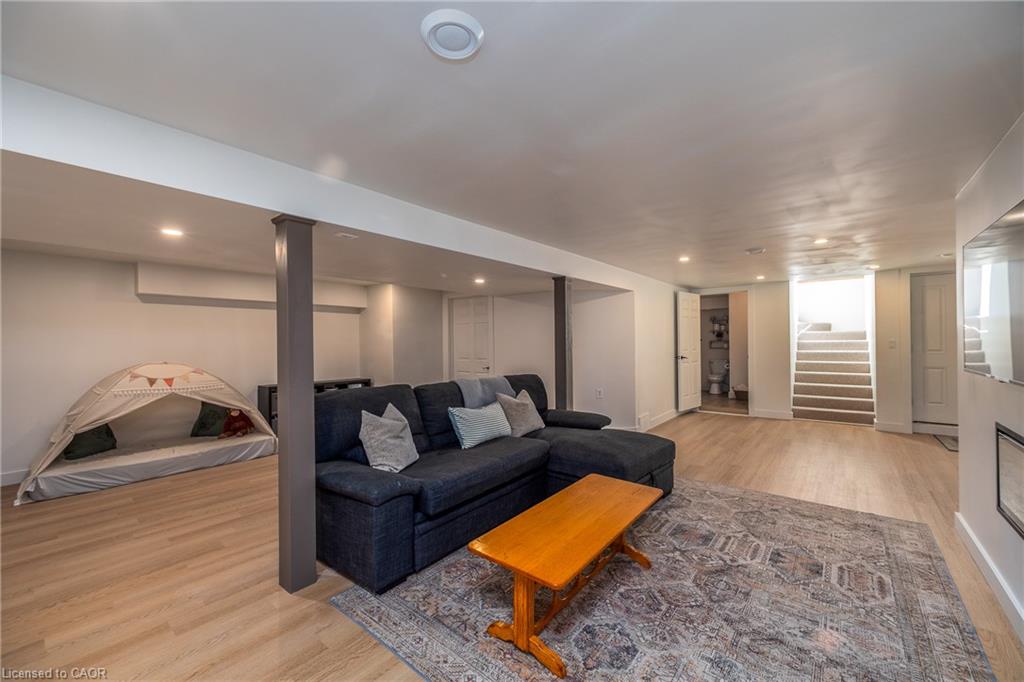 9 Crescent Street Property Photo 23