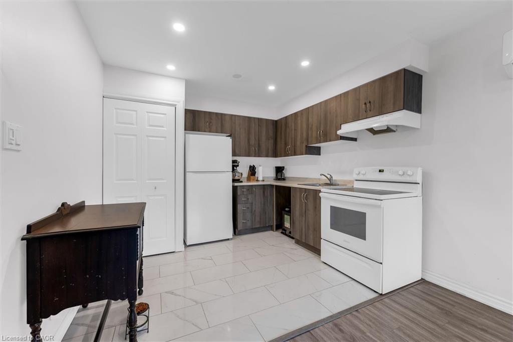 311-28 Victoria Avenue N Property Photo 3