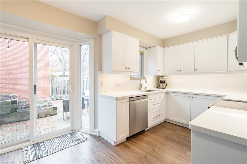 118-895 Maple Avenue Property Photo 15