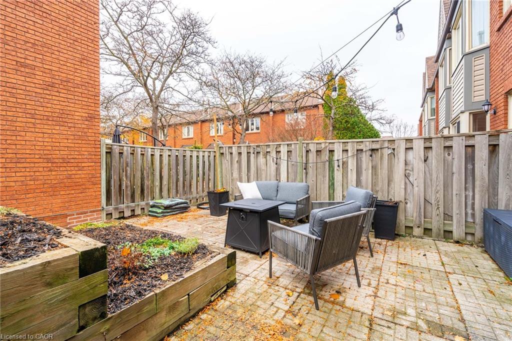 118-895 Maple Avenue Property Photo 32