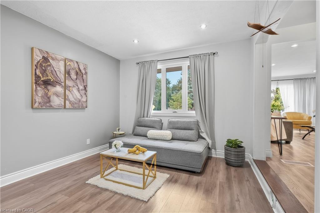 215 West 33rd Street Property Photo 15