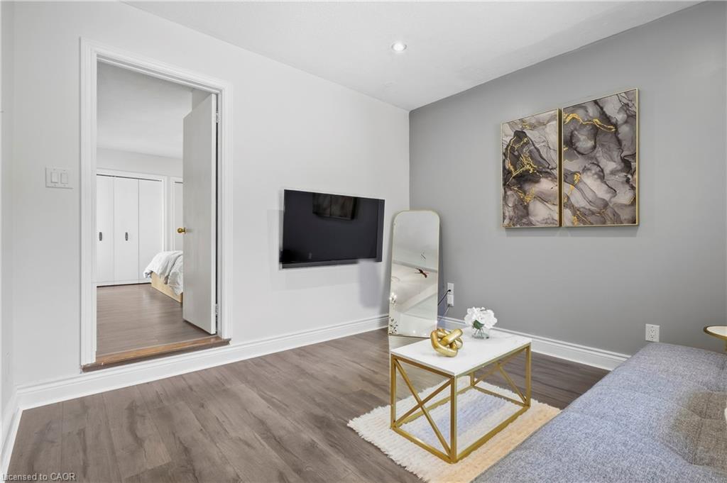 215 West 33rd Street Property Photo 16