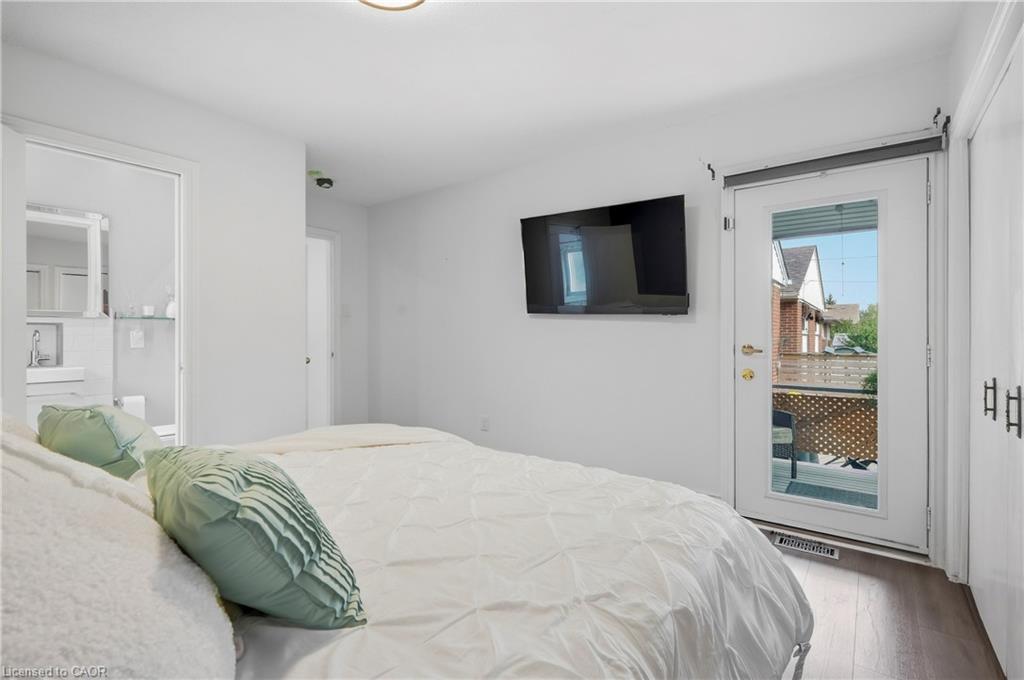 215 West 33rd Street Property Photo 20