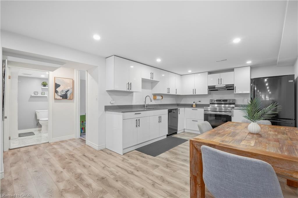 215 West 33rd Street Property Photo 30
