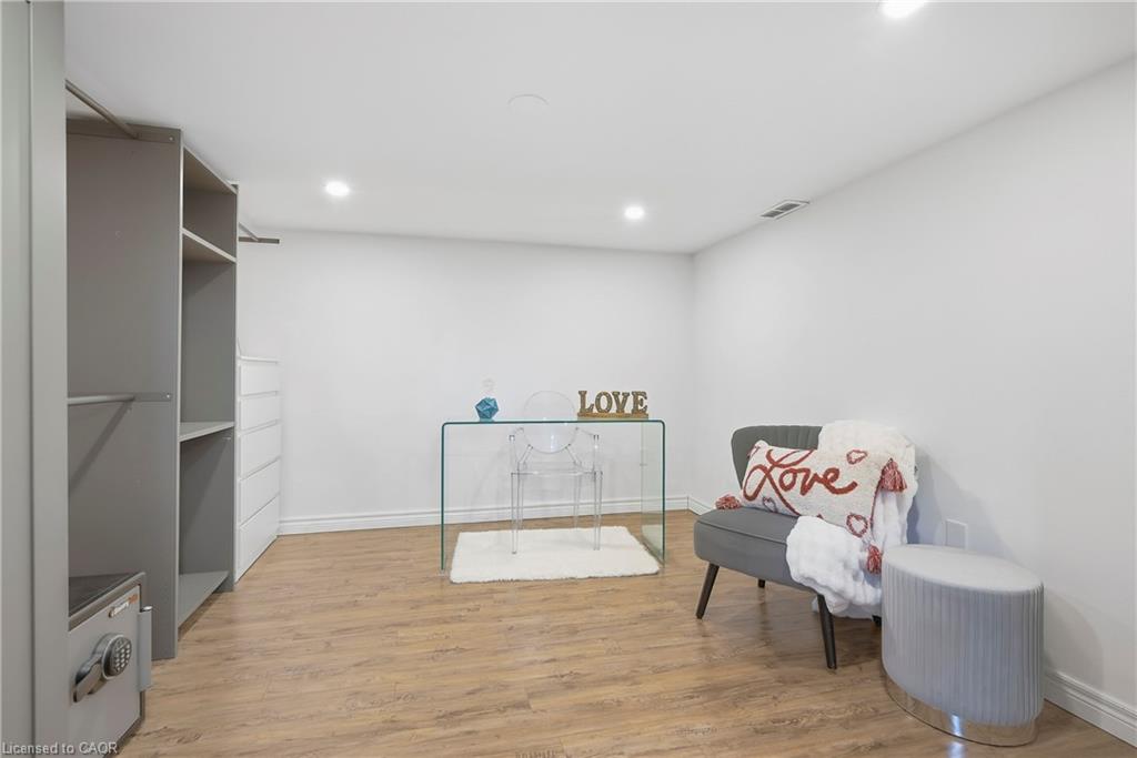215 West 33rd Street Property Photo 39