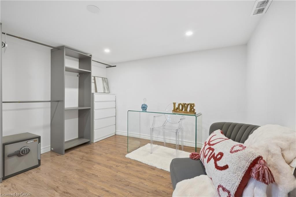 215 West 33rd Street Property Photo 40