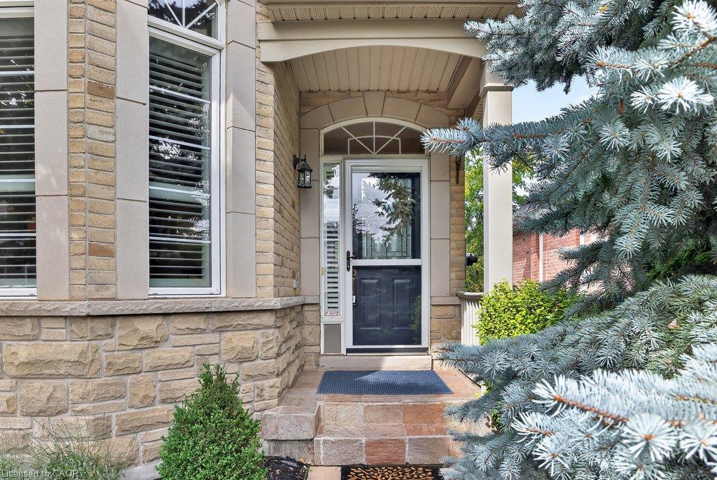 8-4400 Millcroft Park Drive Property Photo 3