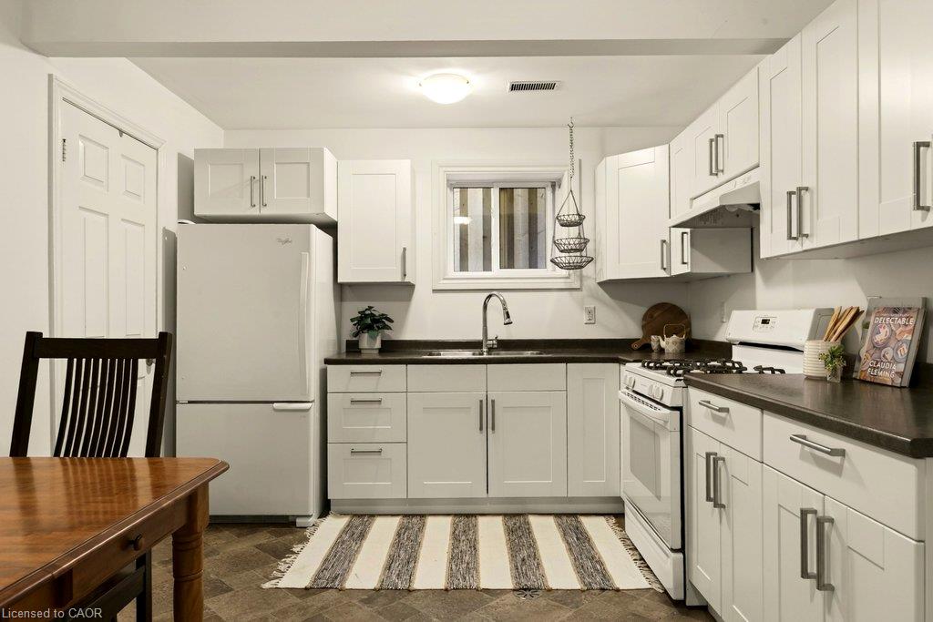 33 Albert Street Property Photo 25