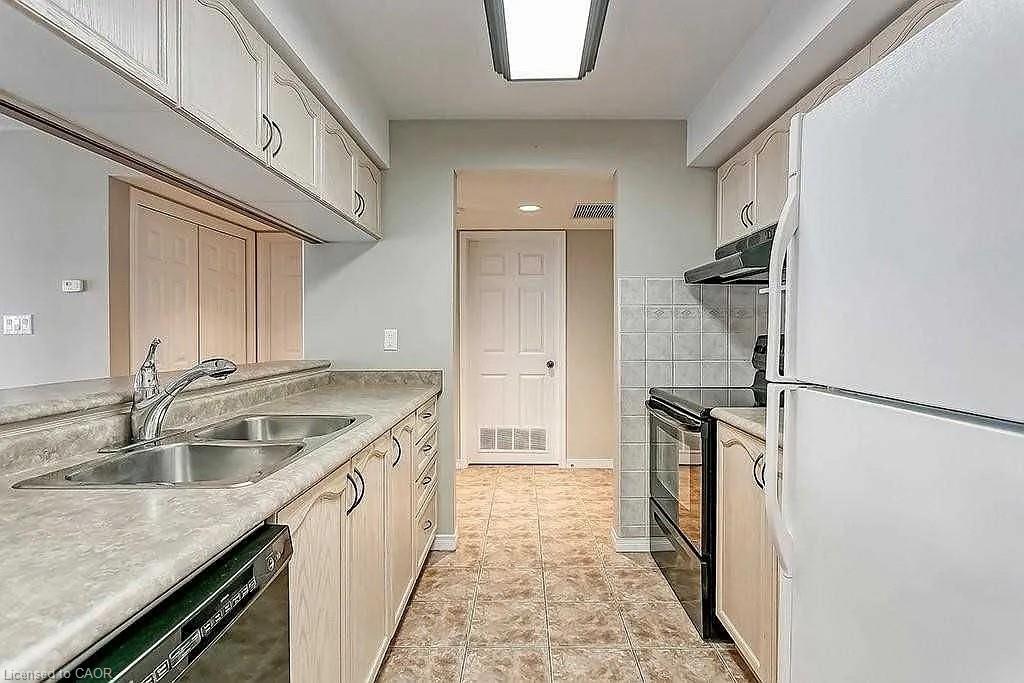 F405-216 Plains Road W Property Photo 8