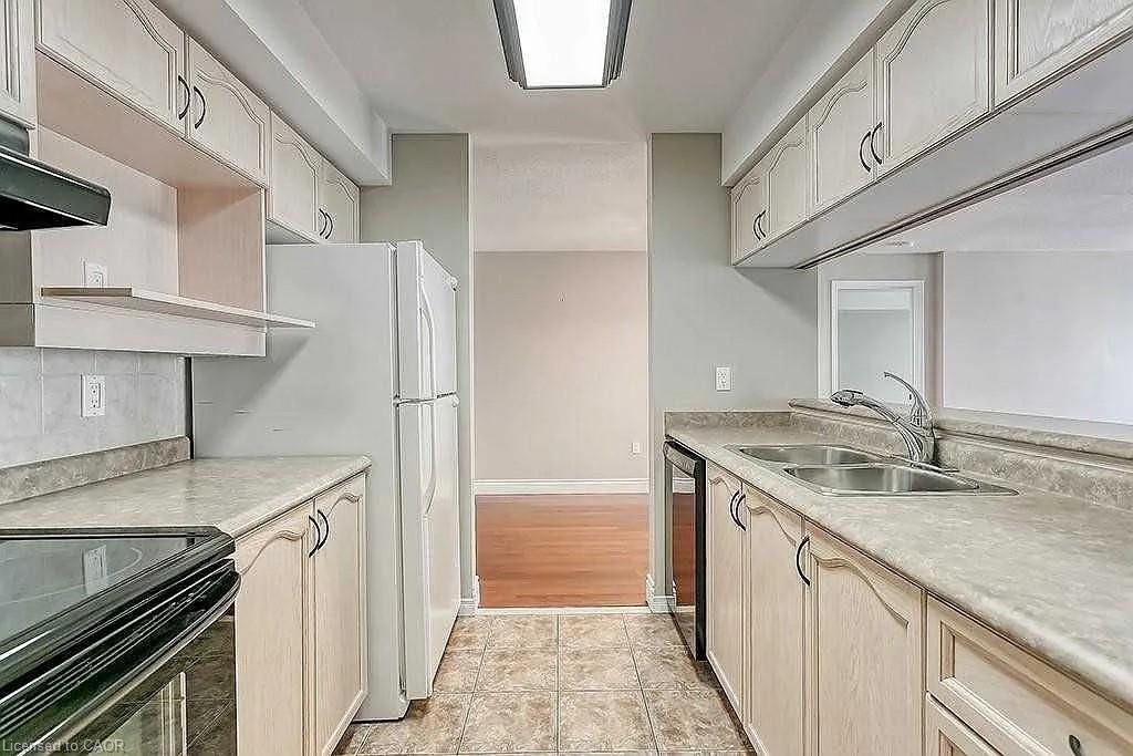 F405-216 Plains Road W Property Photo 10