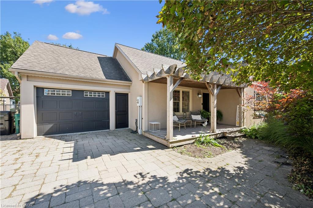1039 Molesworth Street Property Photo 1