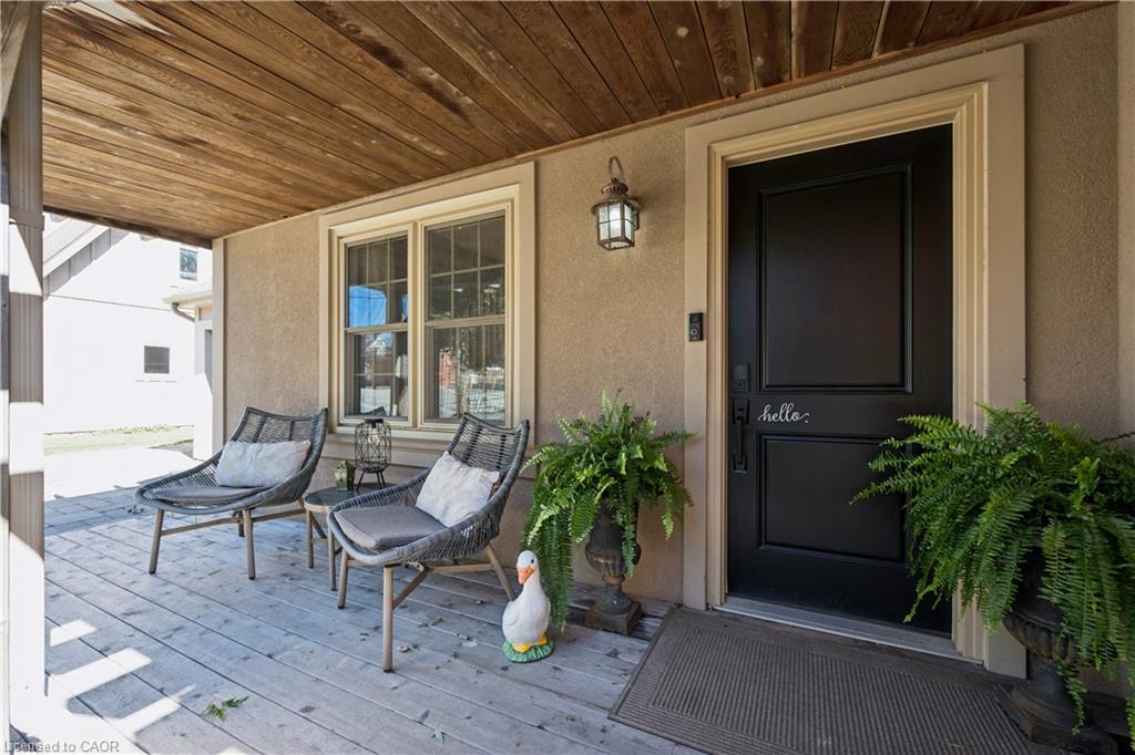 1039 Molesworth Street Property Photo 2