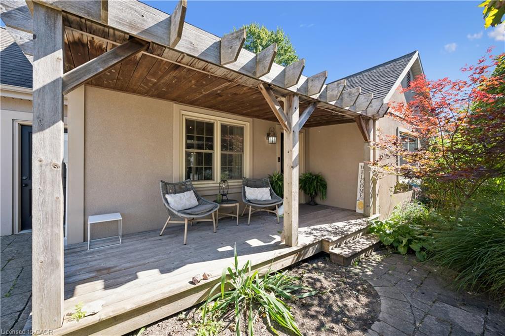 1039 Molesworth Street Property Photo 3