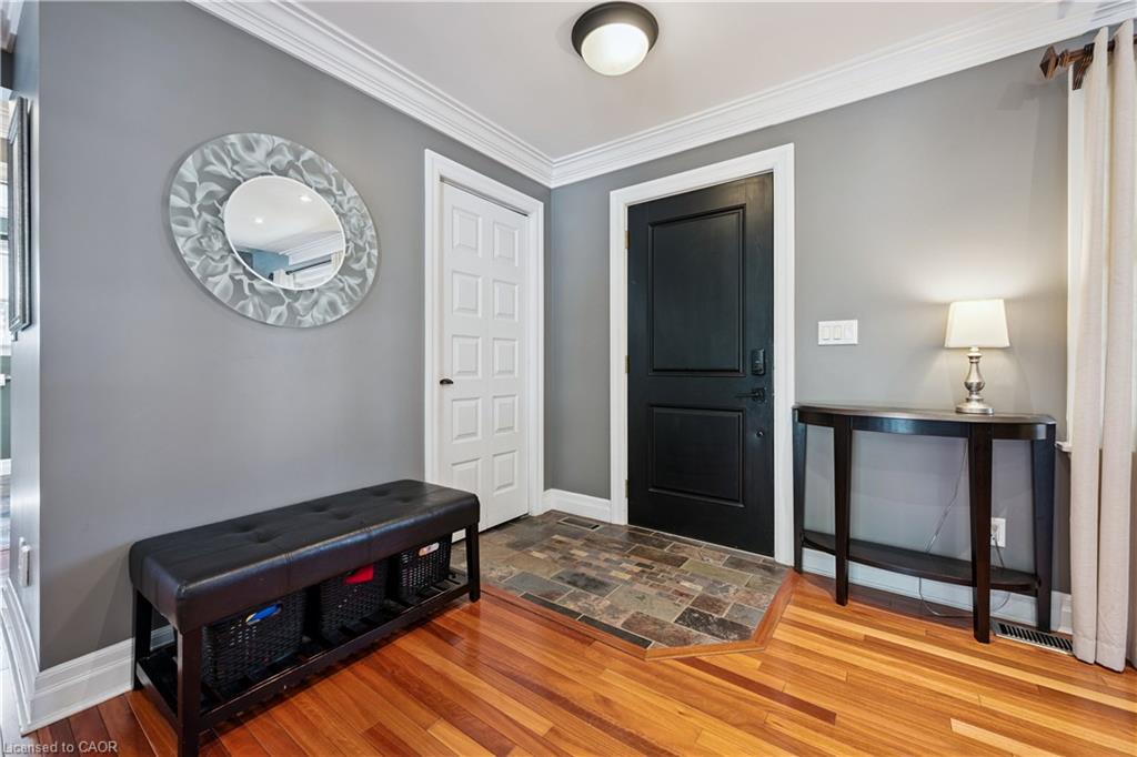 1039 Molesworth Street Property Photo 4