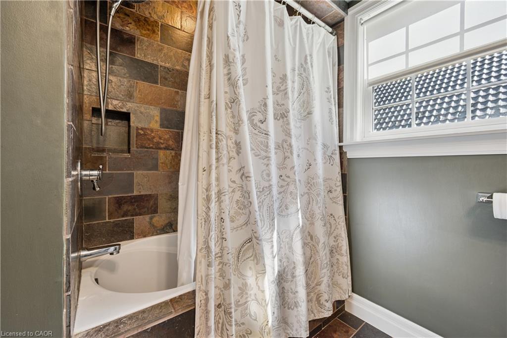 1039 Molesworth Street Property Photo 18