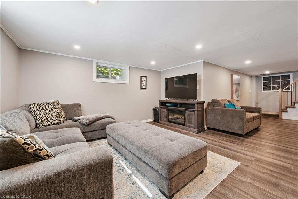 1039 Molesworth Street Property Photo 28