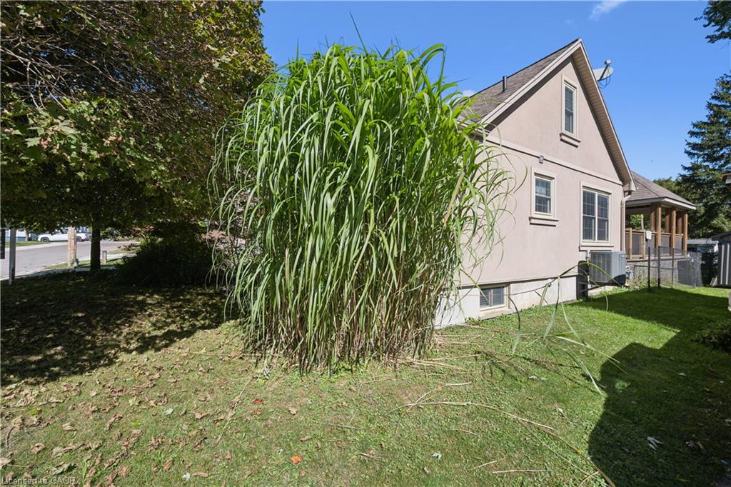 1039 Molesworth Street Property Photo 41