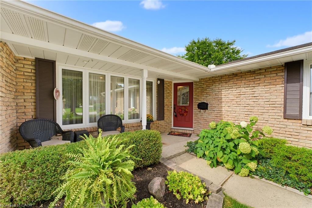 15 Mclaren Avenue N Property Photo 6