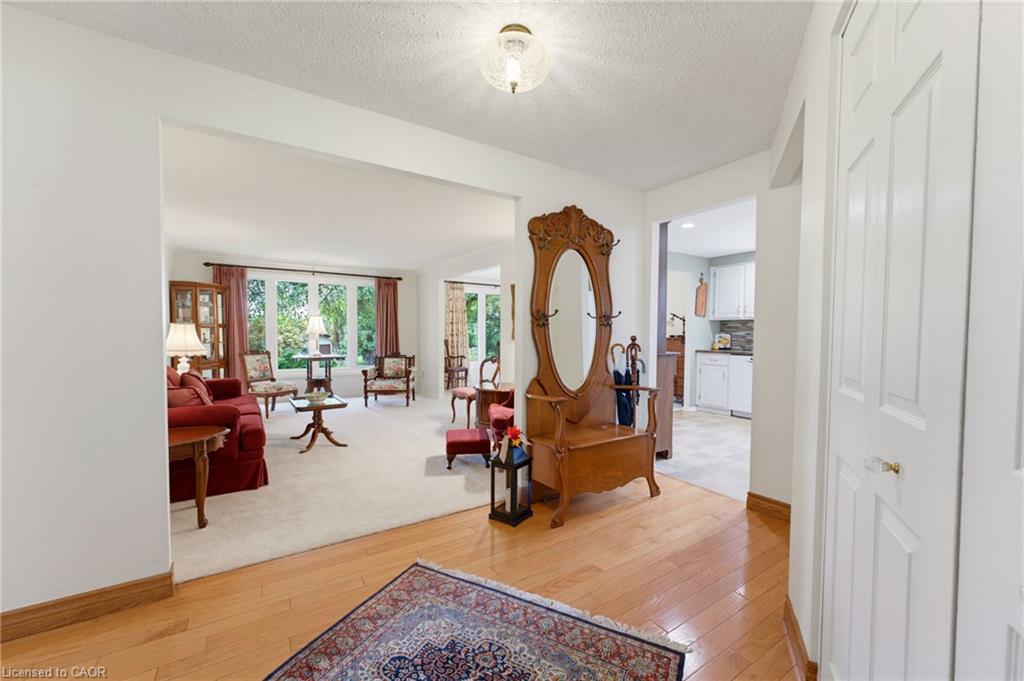 15 Mclaren Avenue N Property Photo 8