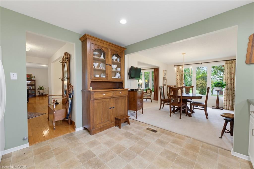15 Mclaren Avenue N Property Photo 11