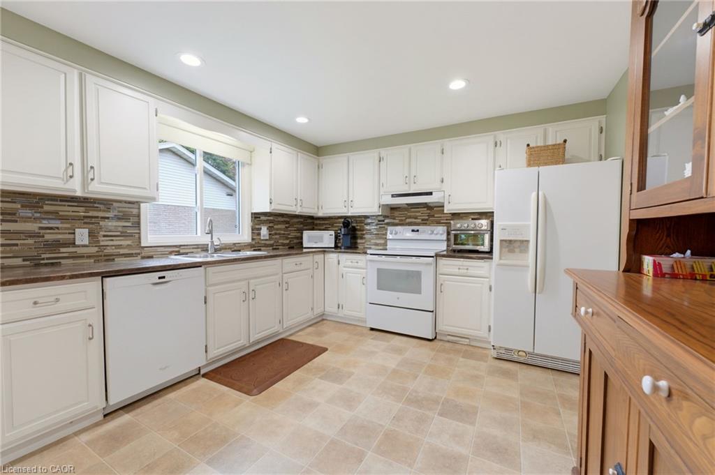15 Mclaren Avenue N Property Photo 13