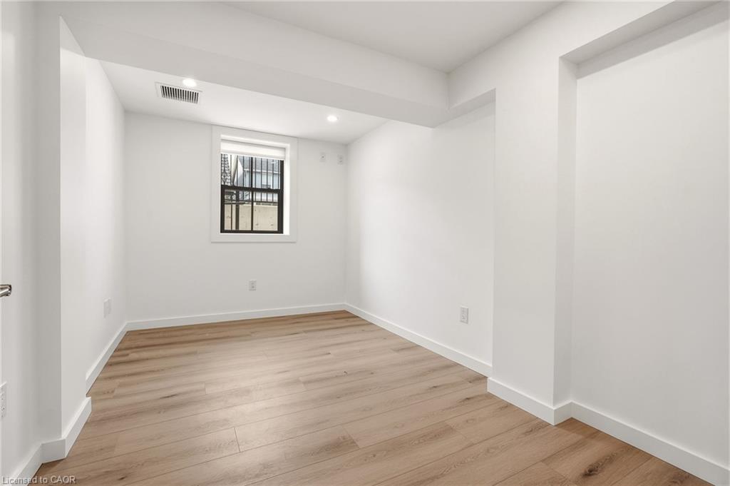 3-326 Wilson Street E Property Photo 28