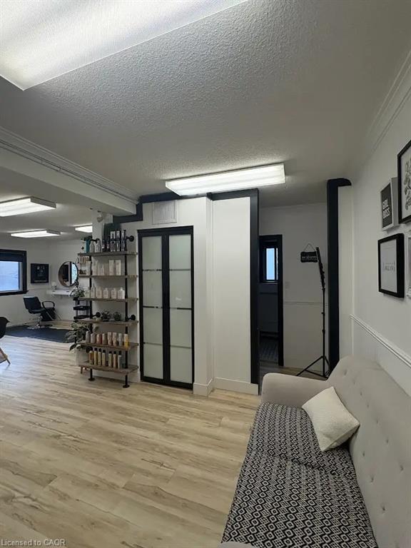 50a Lakeshore Road W Property Photo 7