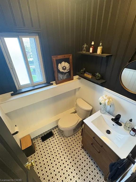 50a Lakeshore Road W Property Photo 8