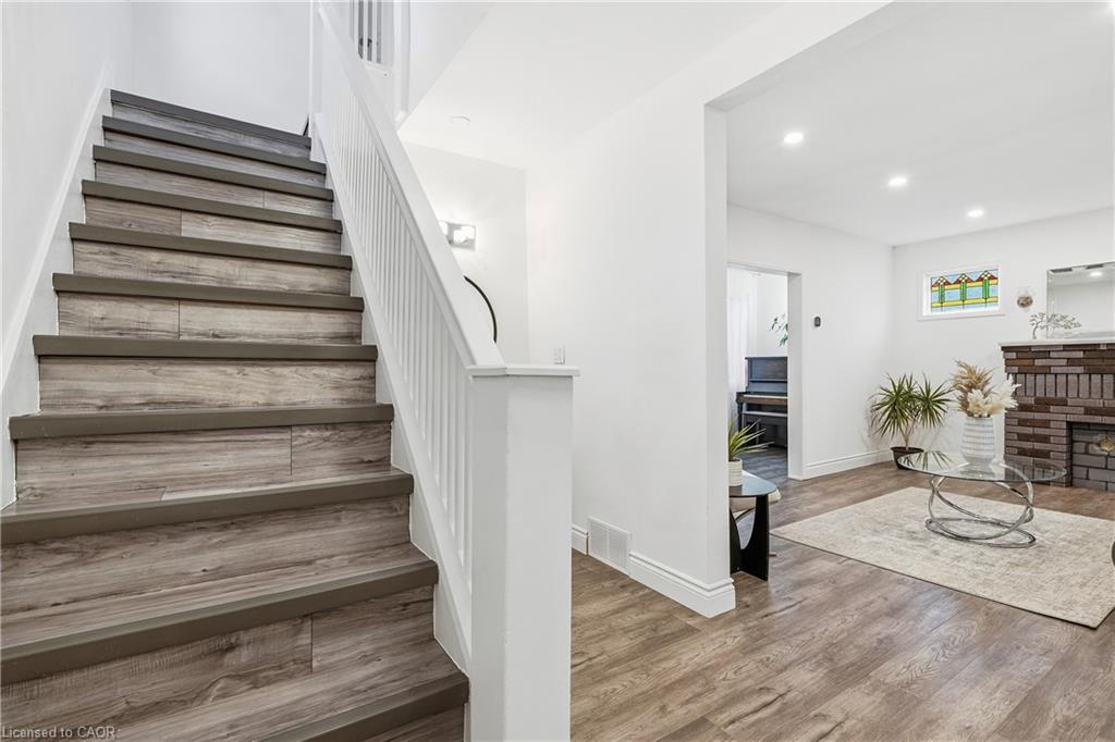 5098 St Lawrence Avenue Property Photo 12