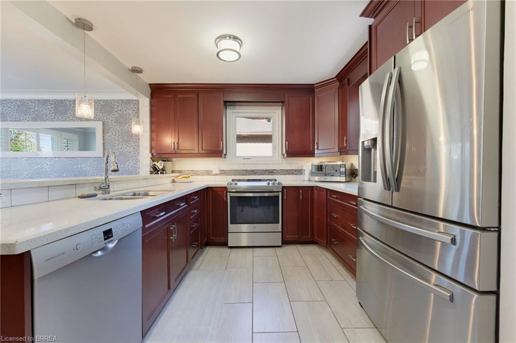 38 Admiral Road Property Photo 9
