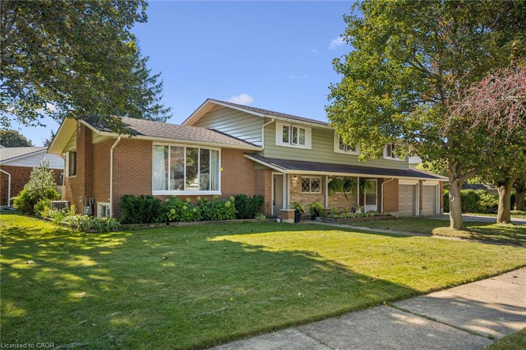 19 Christine Crescent Property Photo 2