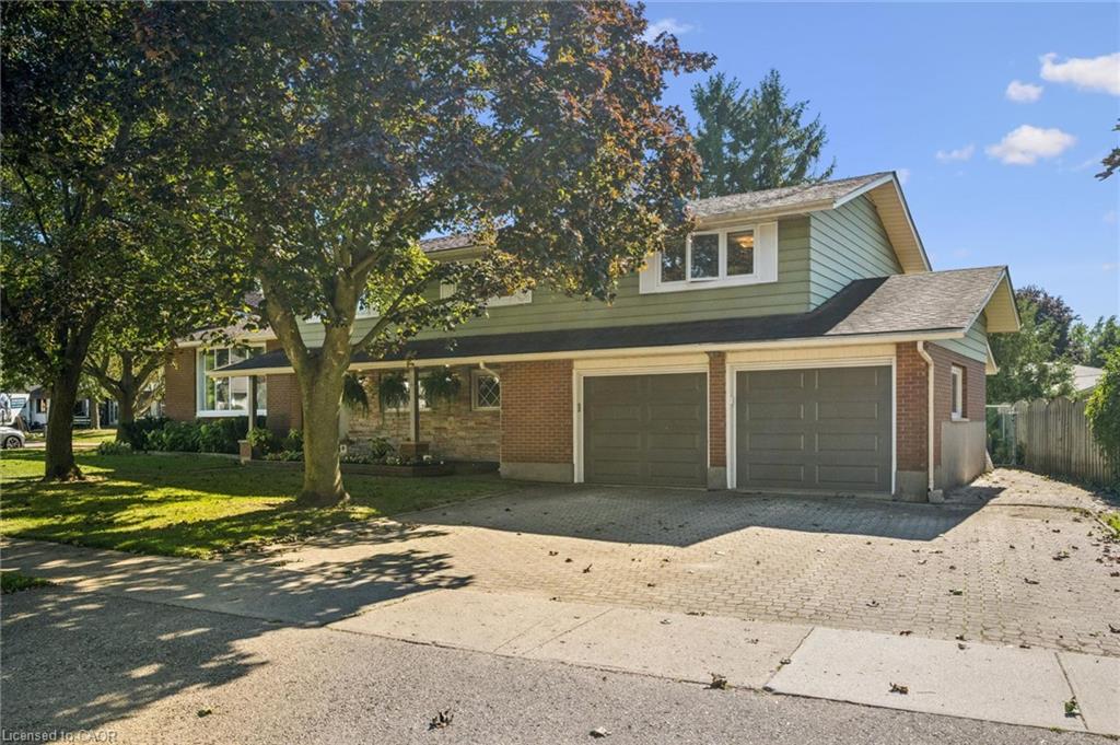 19 Christine Crescent Property Photo 6