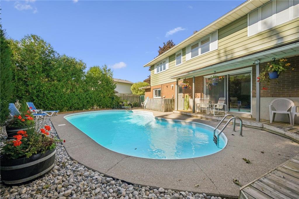 19 Christine Crescent Property Photo 32