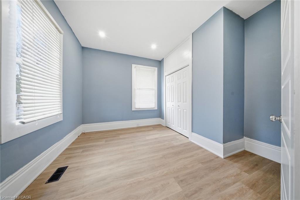 194 Brant Avenue Property Photo 6