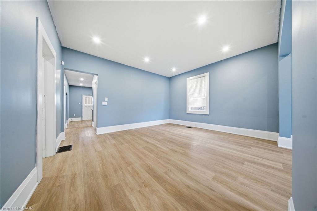 194 Brant Avenue Property Photo 11