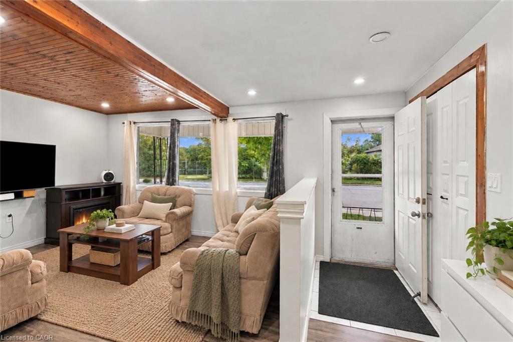 463 Wellington Street N Property Photo 3