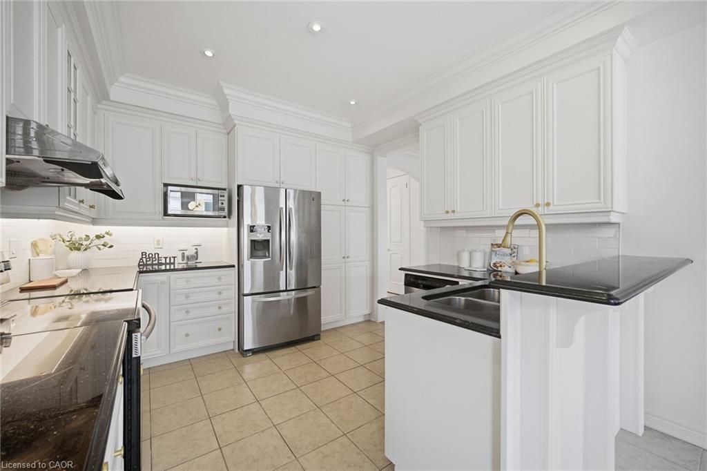 8 Farmhouse Crescent Property Photo 5