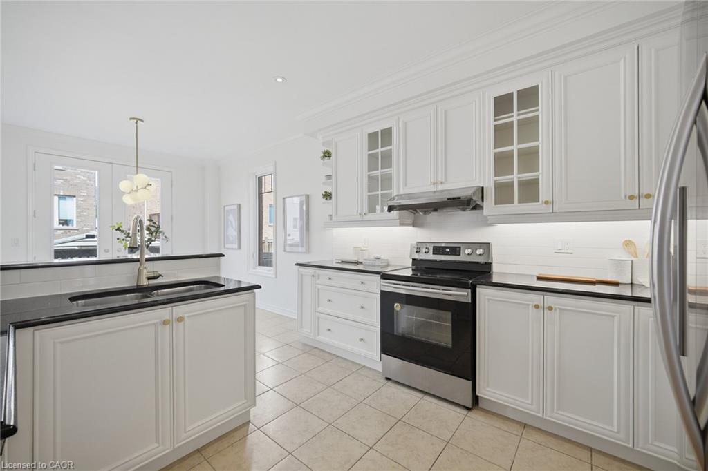 8 Farmhouse Crescent Property Photo 7