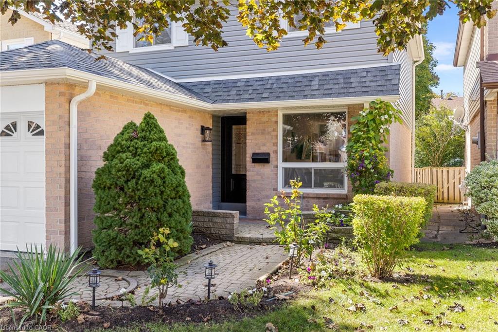 6454 Colebrook Crescent Property Photo 2