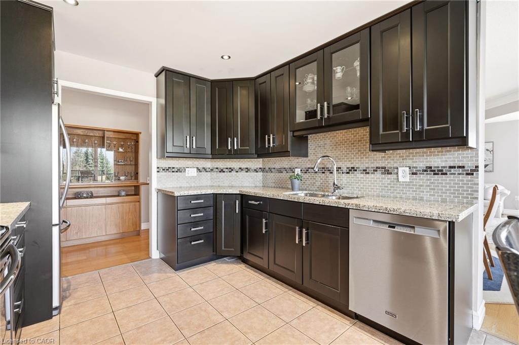 209-2085 Amherst Heights Drive Property Photo 27