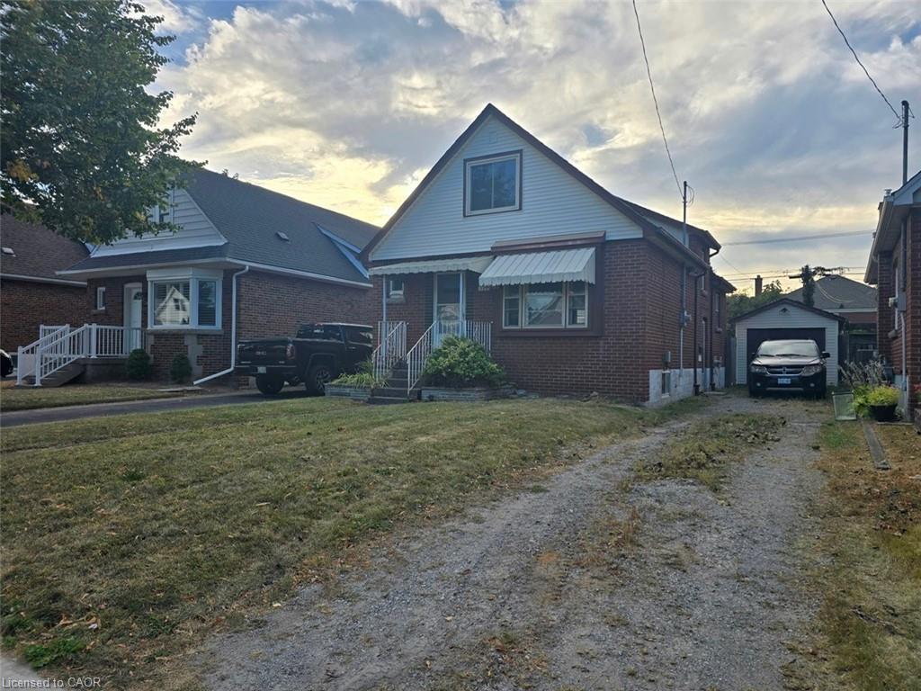 124 Crosthwaite Avenue S Property Photo 3