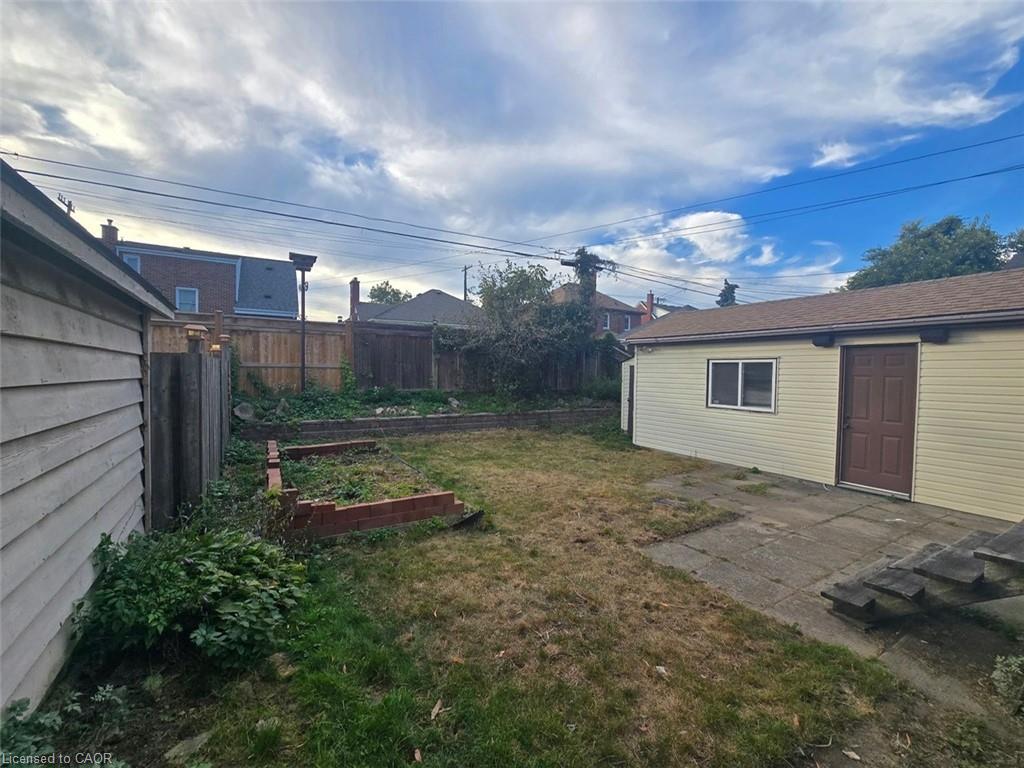 124 Crosthwaite Avenue S Property Photo 4