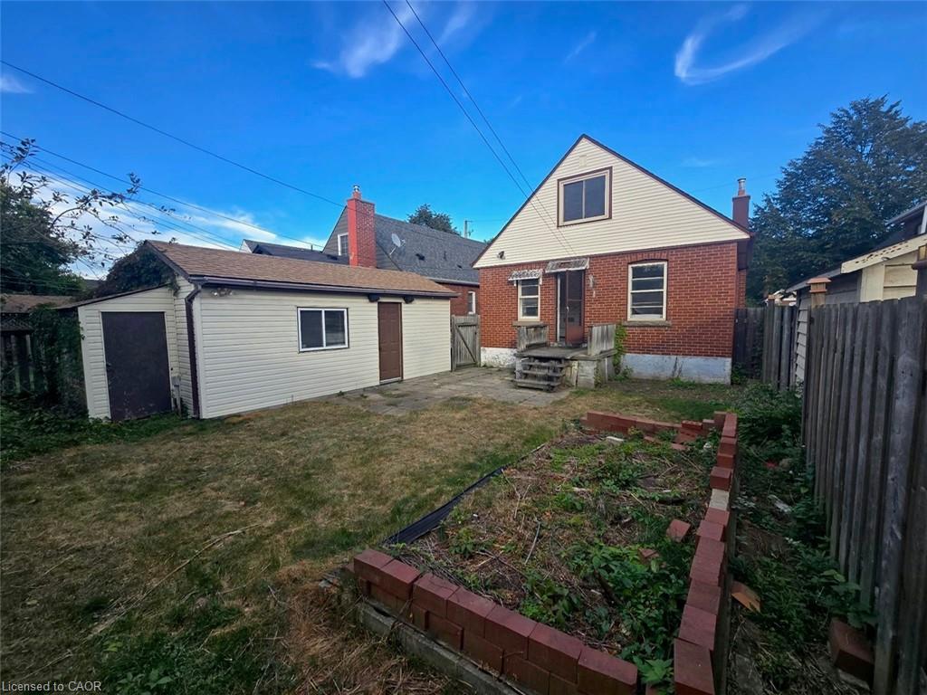 124 Crosthwaite Avenue S Property Photo 5