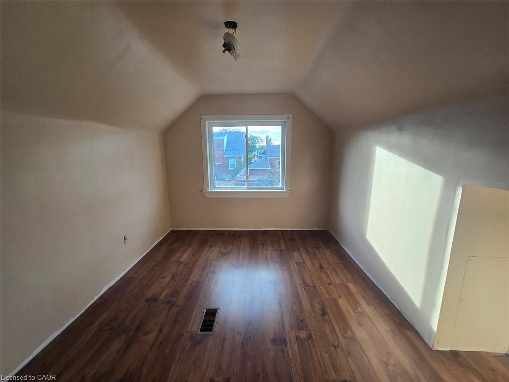 124 Crosthwaite Avenue S Property Photo 8