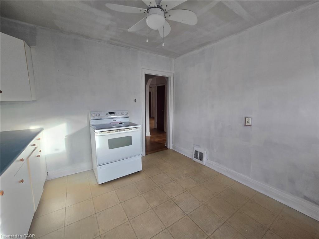 124 Crosthwaite Avenue S Property Photo 9